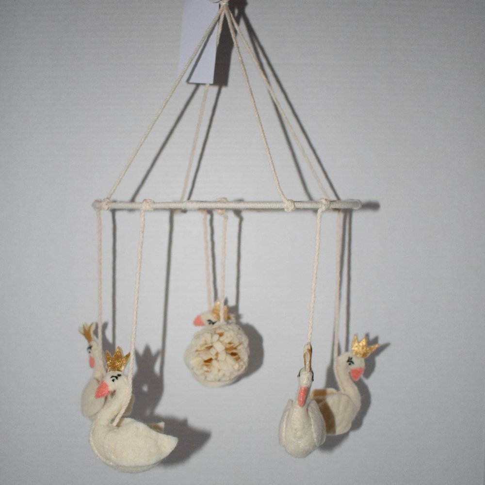 Edgehill Collection Wool Felt Swan Mobile #DF2549 NWOT